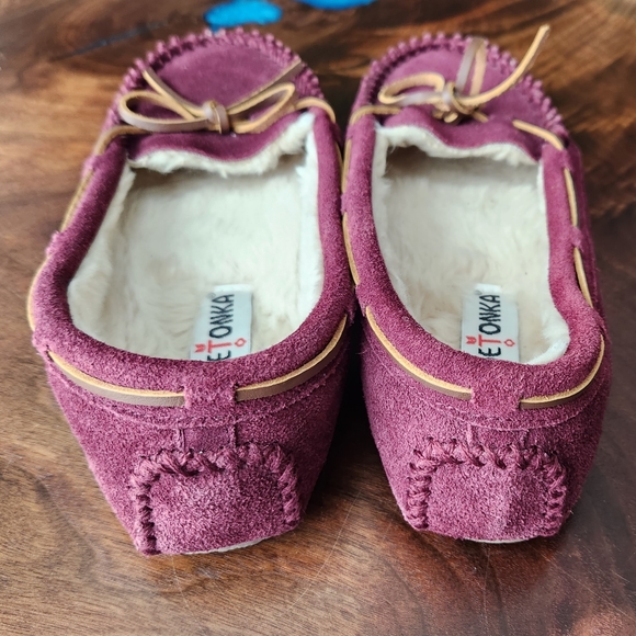 Minnetonka Cala - Bordeaux leather slippers | size 7 - Picture 2 of 6